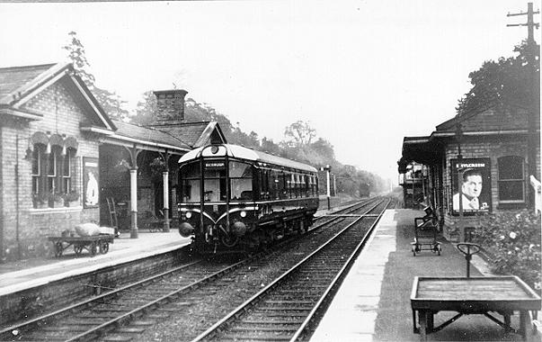 new diesel railcar in station, on service to Banbury