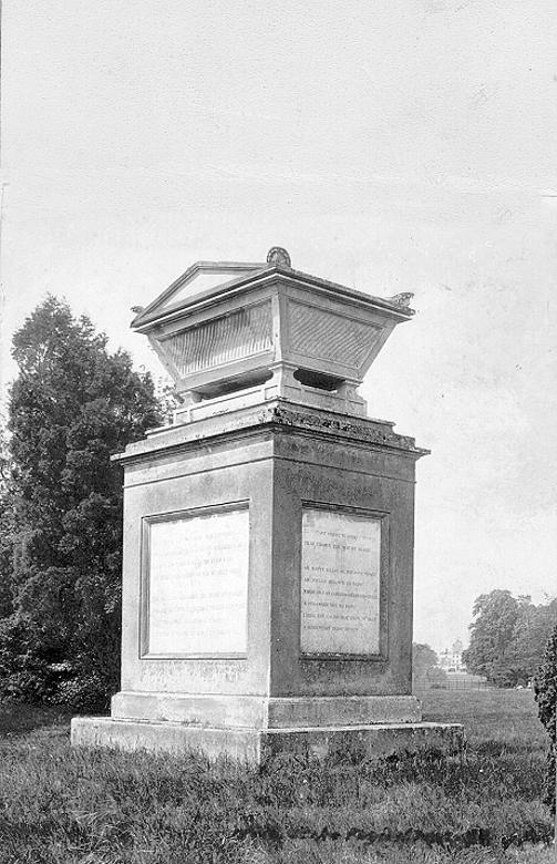 monument to poet Thomas Gray